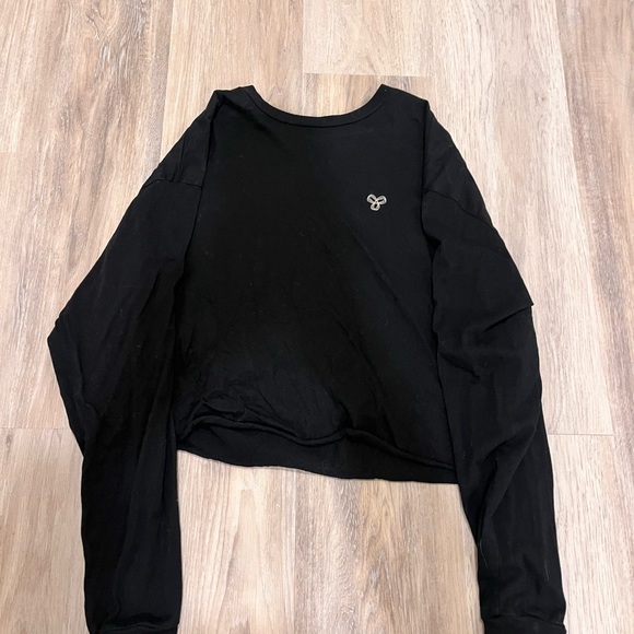 Aritzia TNA Plain Cropped Long Sleeve Crewneck with Small Embroidered Logo - Picture 5 of 5